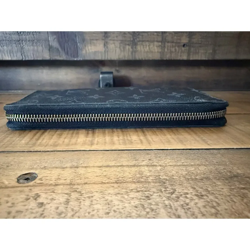 Louis Vuitton Wallet Mens Black Monogram Canvas Long Zip Around Spain Logo
